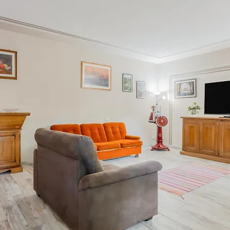 Rustic With Garden, Pool And Parking Appartamento *
