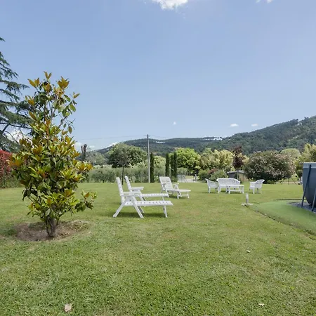 Rustic With Garden, Pool And Parking Appartamento *