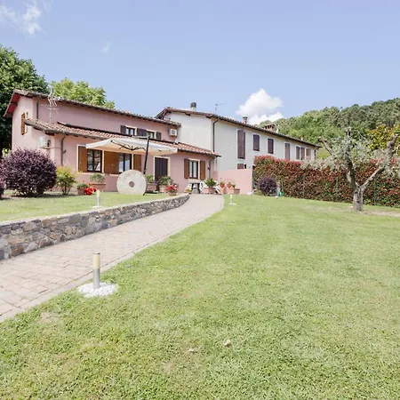Appartamento Rustic With Garden, Pool And Parking
